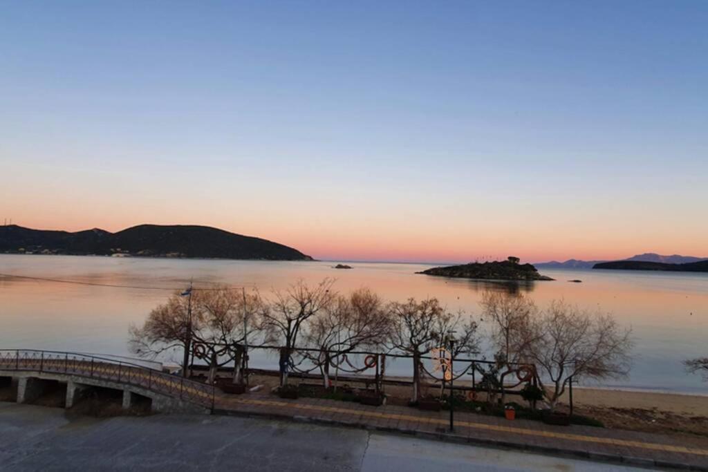 Θέα Μπροστά Στη Θάλασσα Daire Néa Péramos Dış mekan fotoğraf